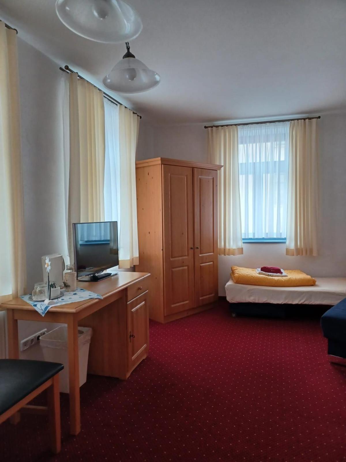 Pension Und Gaststaette "Zur Brauschaenke" Шёнек Экстерьер фото