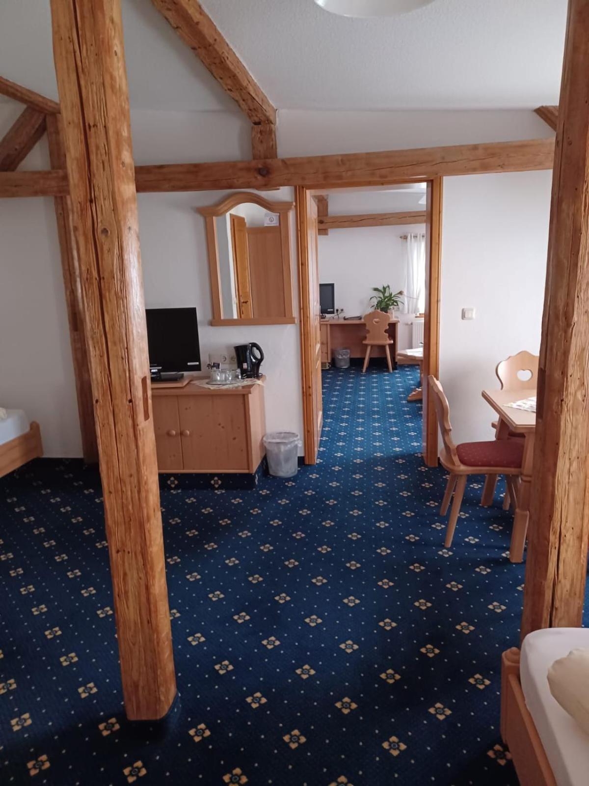 Pension Und Gaststaette "Zur Brauschaenke" Шёнек Экстерьер фото