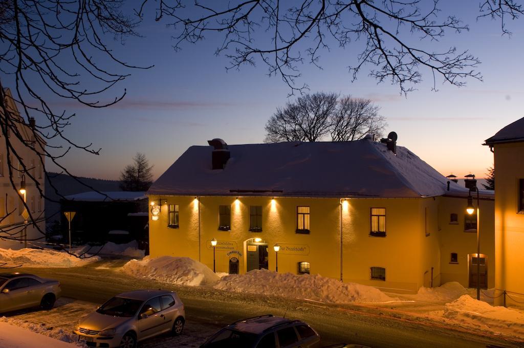 Pension Und Gaststaette "Zur Brauschaenke" Шёнек Экстерьер фото